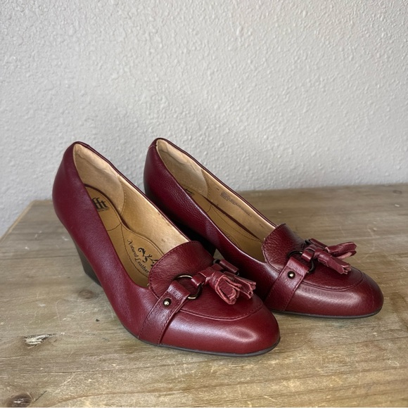 Sofft Women Red/Burgundy Tassel Heels Shoe 8 - Picture 1 of 5